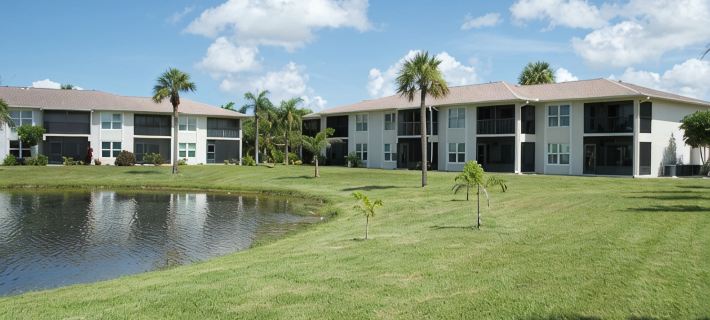 Renovated 2bed 2bath condo 2min to Fort Myers & Sanibel Beaches with WiFi, AC Hotels in Iona