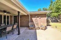 Spacious Retreat in the Heart of Lubbock! Excellent neighborhood ! - บังกะโล