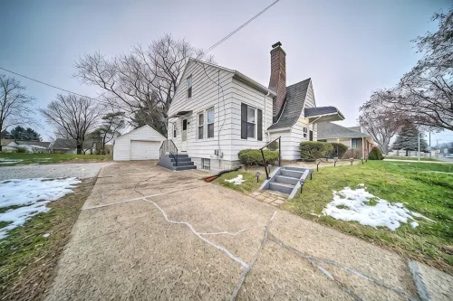 Central 3-Bed Home • Ideal for Families, Shopping, Beaches, Fishing • Dogs OK - 3-Star