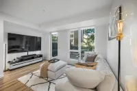 Luxe Loft In Heart Of Downtown - Condos