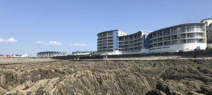 Penthouse apartment with stunning sea view Westward Ho! 比迪福德住宿飯店