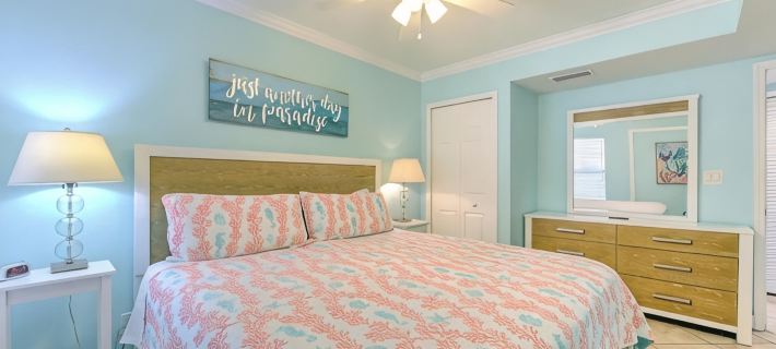 Serenity Sands at Barefoot Beach: Beach Bliss Awaits, Charming 2 bedroom condo インディアン・ショアーズのホテル
