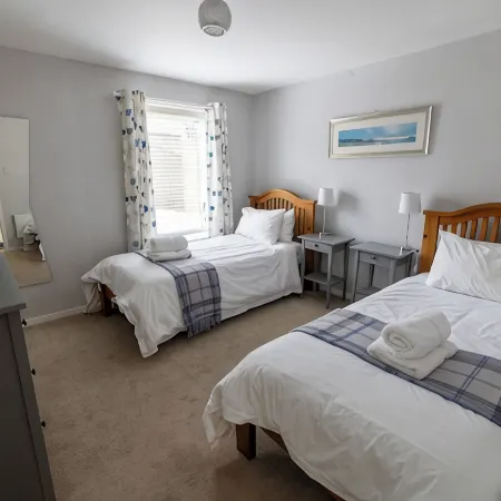 Central Lerwick holiday apartment Отели в г. Леруик