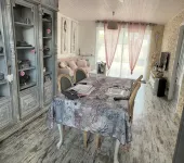 Air-conditioned wooden house, heated swimming pool, spa, internet and bicycles in a quiet location