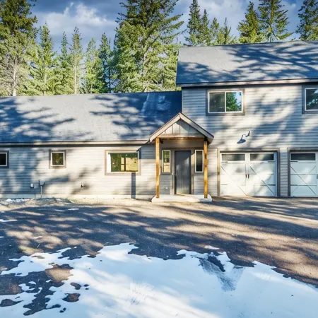 Forested Oasis for the Whole Family- Pet Friendly! Game Room, Hot tub and more!
