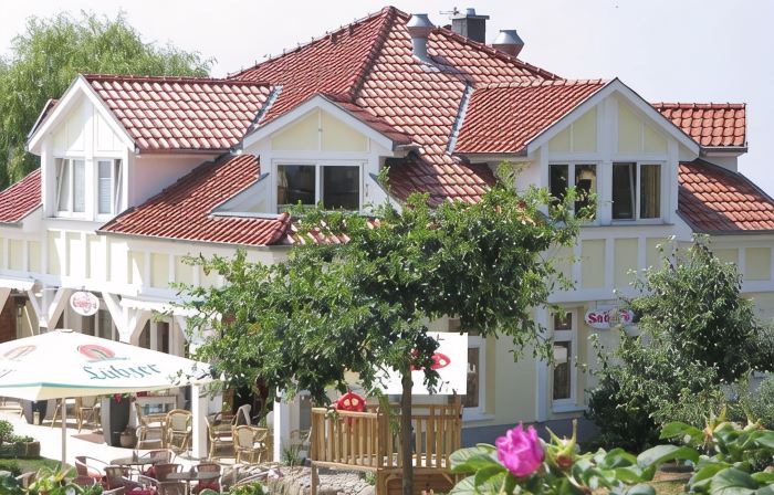 Family-friendly comfort apartment, 100 m to the Baltic Sea beach, with lagoon view