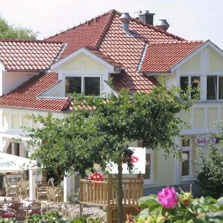 Family-friendly comfort apartment, 100 m to the Baltic Sea beach, with lagoon view
