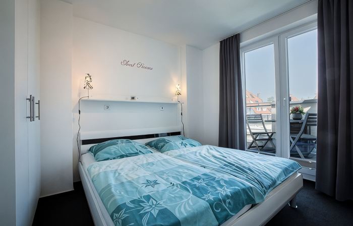 Luxury penthouse with large roof terrace, beach location, sauna & fireplace!