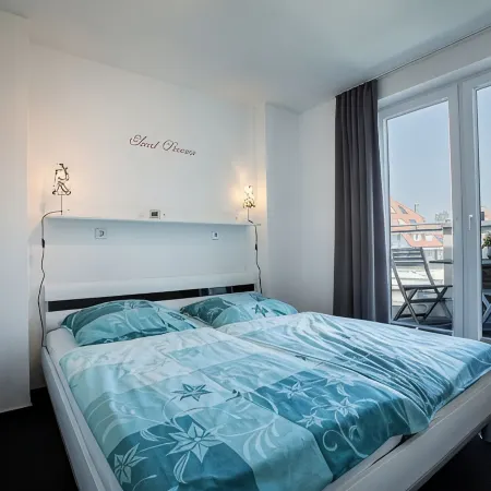 Luxury penthouse with large roof terrace, beach location, sauna & fireplace!