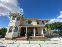 Large Family Retreat • Pool • Game Room • Gym • Near Beaches • Shopping! - Kitchens