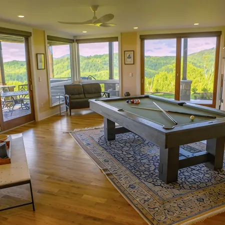 8000sf Luxurious Estate with Majestic Mountain Views Black Mountain / Asheville