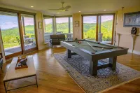 8000sf Luxurious Estate with Majestic Mountain Views Black Mountain / Asheville