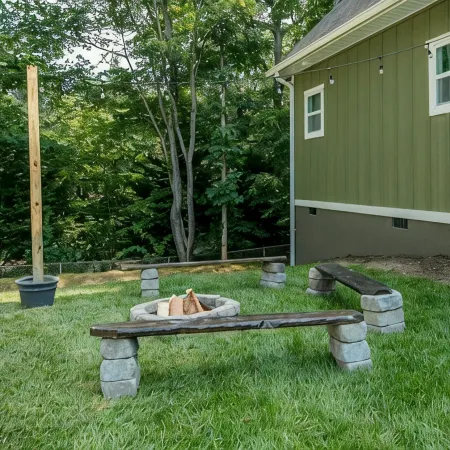 Cozy Cottage- Hot Tub/16 mi from Asheville/ Fire Pit/Arcade/Foosball
