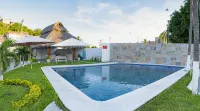 Beautiful remodeled condo near beach !