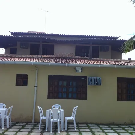 House with Ample Space for Accommodation, Leisure Area with Swimming Pool and Barbecue.