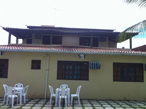 House with Ample Space for Accommodation, Leisure Area with Swimming Pool and Barbecue. - Homestays