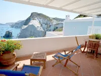 SPLENDID VILLA IMMERSED IN THE GREEN PEAK ON THE SEA Hotels in Ponza