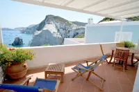 SPLENDID VILLA IMMERSED IN THE GREEN PEAK ON THE SEA