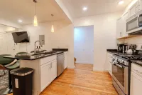 4BDR/2.5BA APT Near Tufts/7 min-Walk to Subway/Free Parking for 2 cars