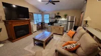 Quiet 1/1 in Historic Village of Milan, OH just minutes away from Cedar Point - Wifi