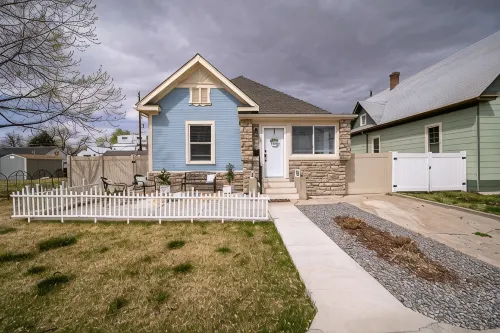 Cozy downtown retreat (pet friendly
