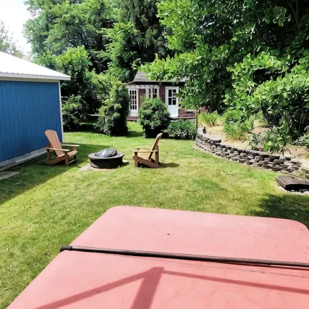 Village Gem - convenient, Spacious, 2 bedroom - Can be ADA Accessible