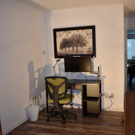 NON SMOKING Private Suite in Edmonds Bowl w Sound view. Отели в г. Эдмондс