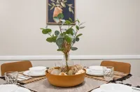 10 Min to NRG Park with Private Deck, Movie Nights & Fire Pit - Boutique