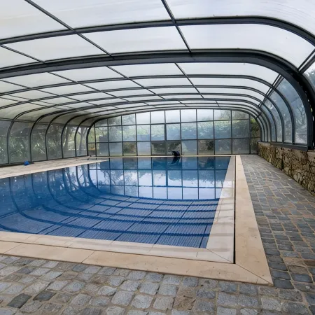 Entire villa with swimming pool and padel court, near the beach. 14 people.