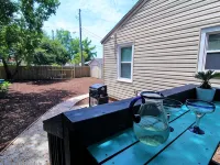 Beachy Bungalow for Family Fun!  Walk to local Beach! Hotels in Warrington