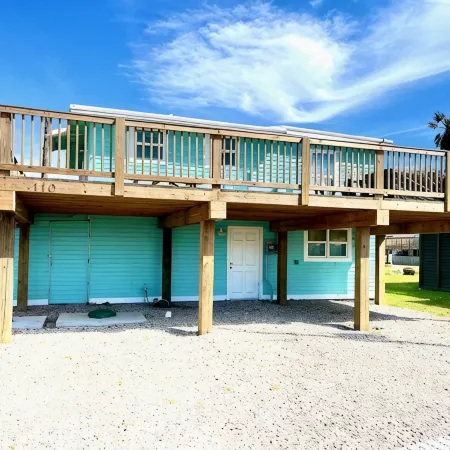 Beach Duplex both units • 3 min walk to the beach