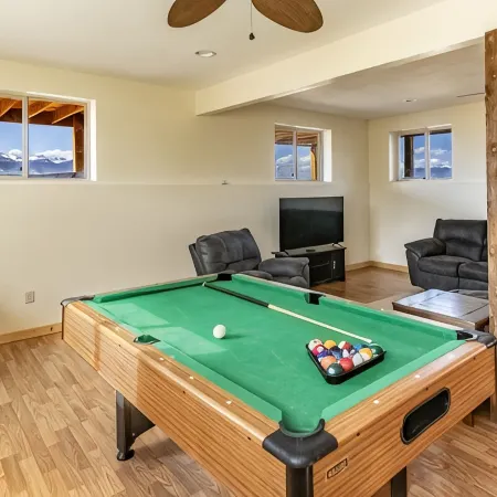 Mountain House Sleeps 18, Mins to Ski, Hike, Golf, Fish; Generator;  Fenced Yard