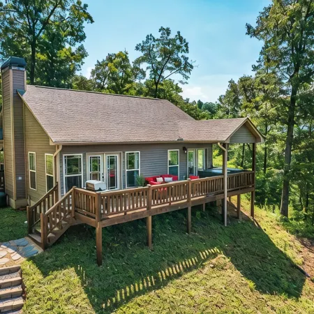Charming 1-bedroom house w/ mountain view & close to Fontana Lake in Bryson City