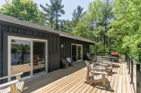 Private & Modern Muskoka Lakefront Cabin - واي فاي