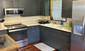 Charming 4-bedroom house with WiFi and AC in Hot Springs