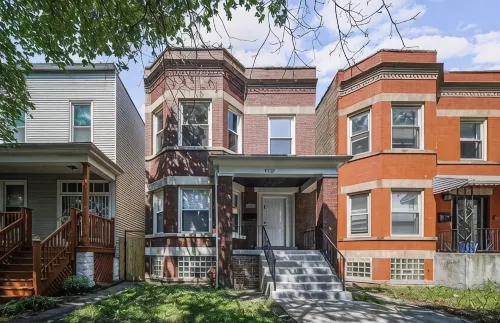 Comfy 4 bedroom Apartment in the center of CHICAGO! 15 mins from Downtown!