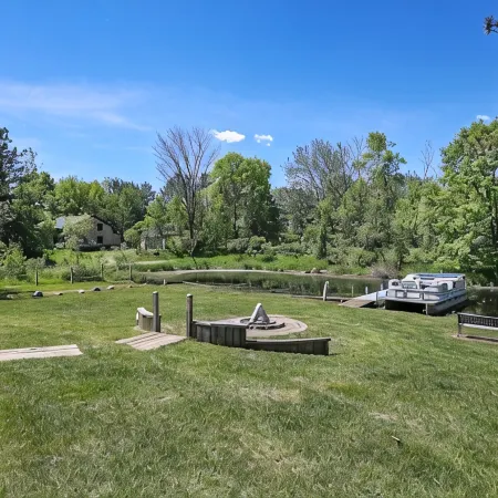Quaint Year Round Cabin with Access to Lake Minnewawa