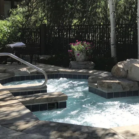 Home for 22, Ski Shuttle, Hot Tub, Pool, Dog OK Tennis/Pickleball/Pool Table