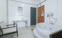 RedDoorz Plus near Tambo Paranaque - Hot Tub