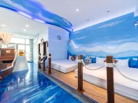 rococo Hotels near Feng Chui Sha