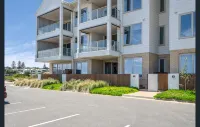 Sea Dunes Luxury Apartment - 10 steps to the beach - Parkplatz