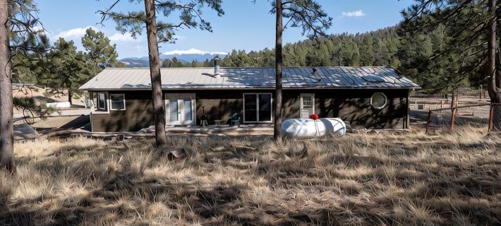 NEW Indian Paintbrush Ranch House. Hotels in Park County