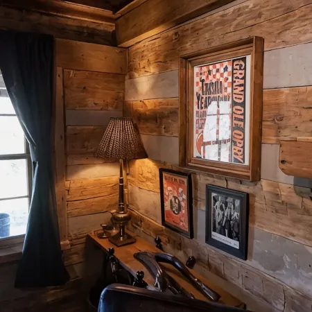 Log Cabin Once Owned by Johnny Cash, Short Drive to Nashville Sleeps 6