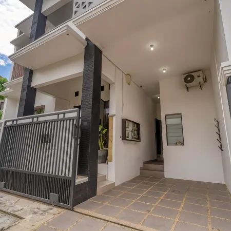 Shini Guest House