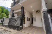 Shini Guest House