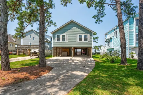WATERFRONT Property on KDH Bike Path with water access, bikes, kayak, and canoe - 4 星級