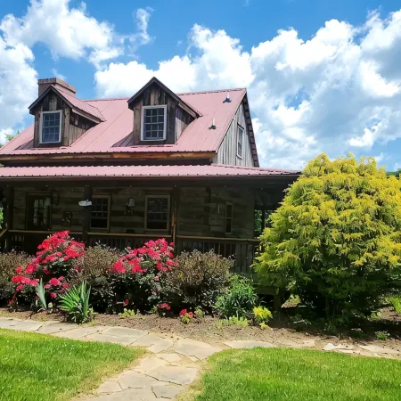 Countryside Cabin with Mountain Views near Surreybrooke Gardens