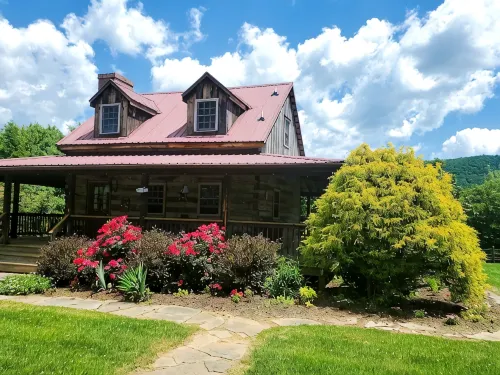 Countryside Cabin with Mountain Views near Surreybrooke Gardens