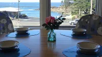 "Tidal Raves" Oceanview, Gas Fire, Wi-Fi, City Center. Deck/BBQ, Covered Parking - Wifi