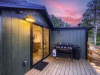 Stylish 2-bedroom Cabin with Breathtaking Mountain Views + Hot Tub Hotels in Bailey